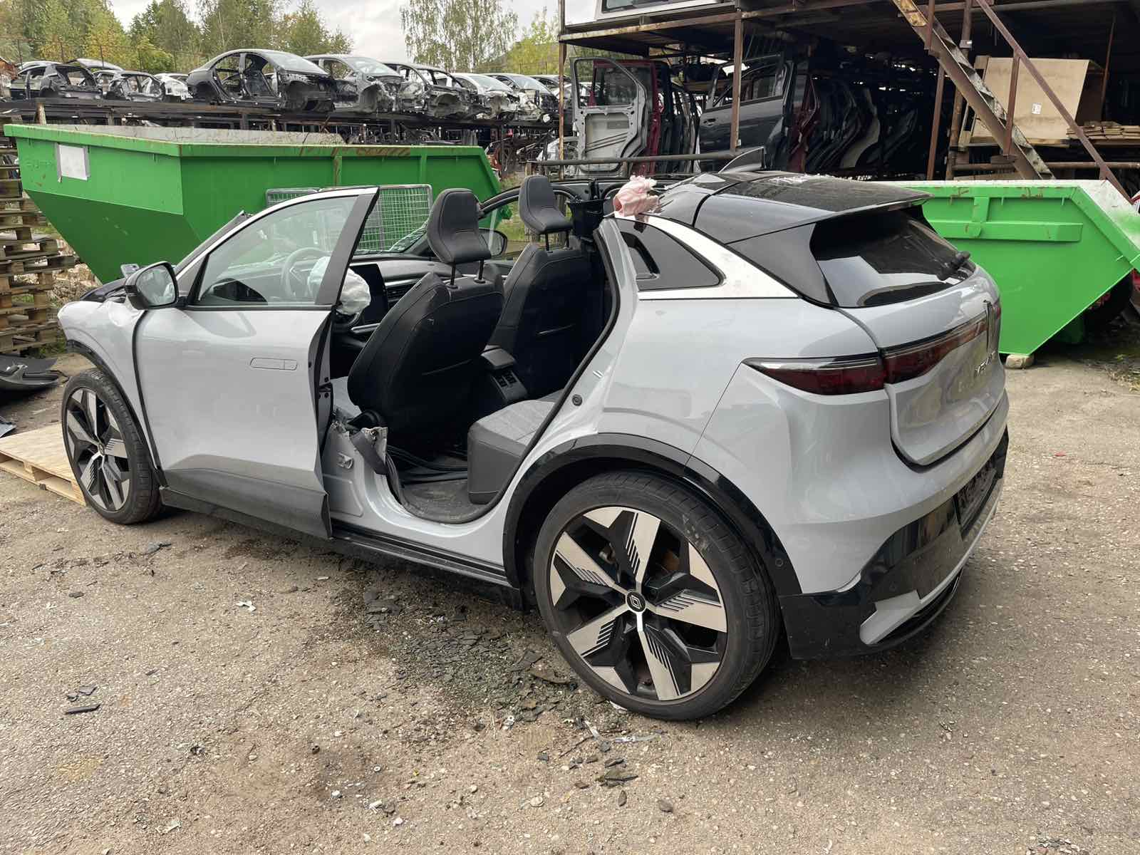 Used RENAULT Megane E-Tech Front wing 631005531R