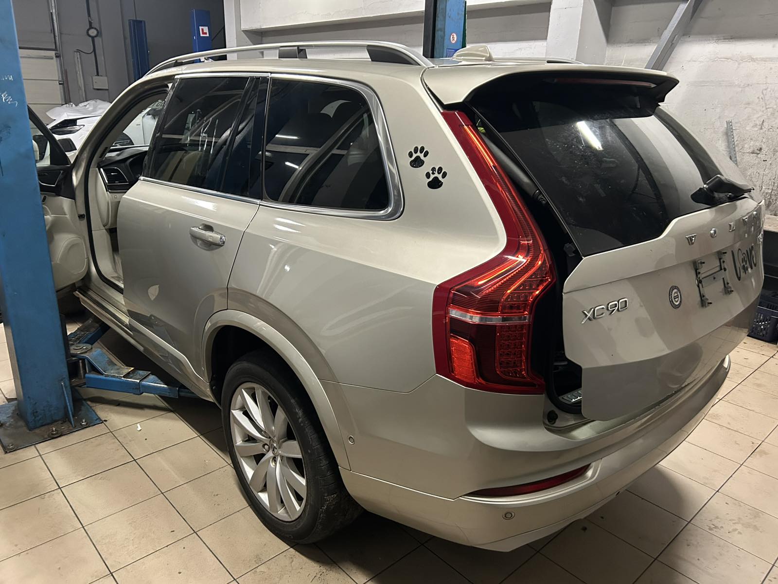 Used VOLVO XC90 Rear wing and its parts 31416318