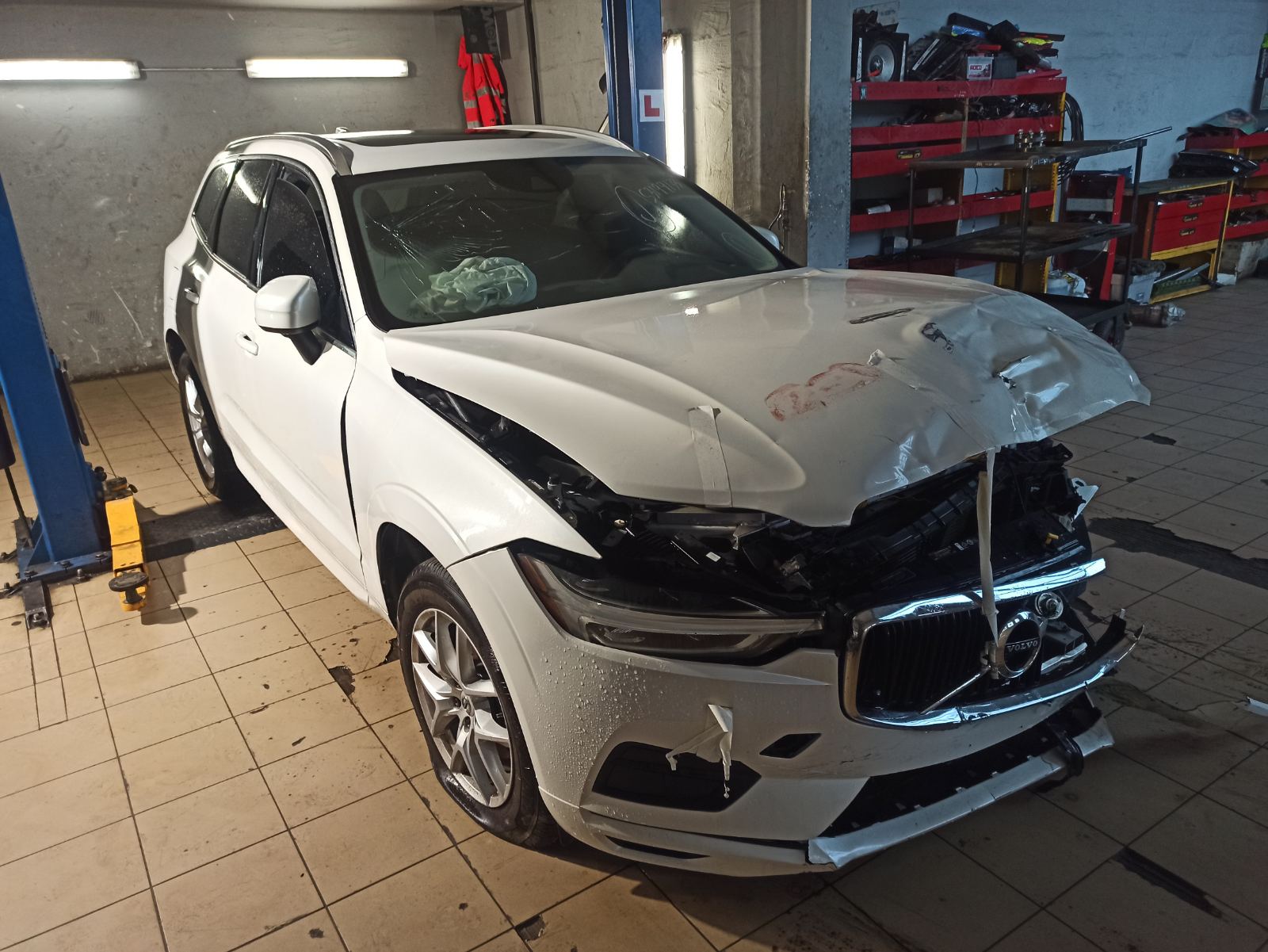Used VOLVO XC60 Front door external opening handle and its details