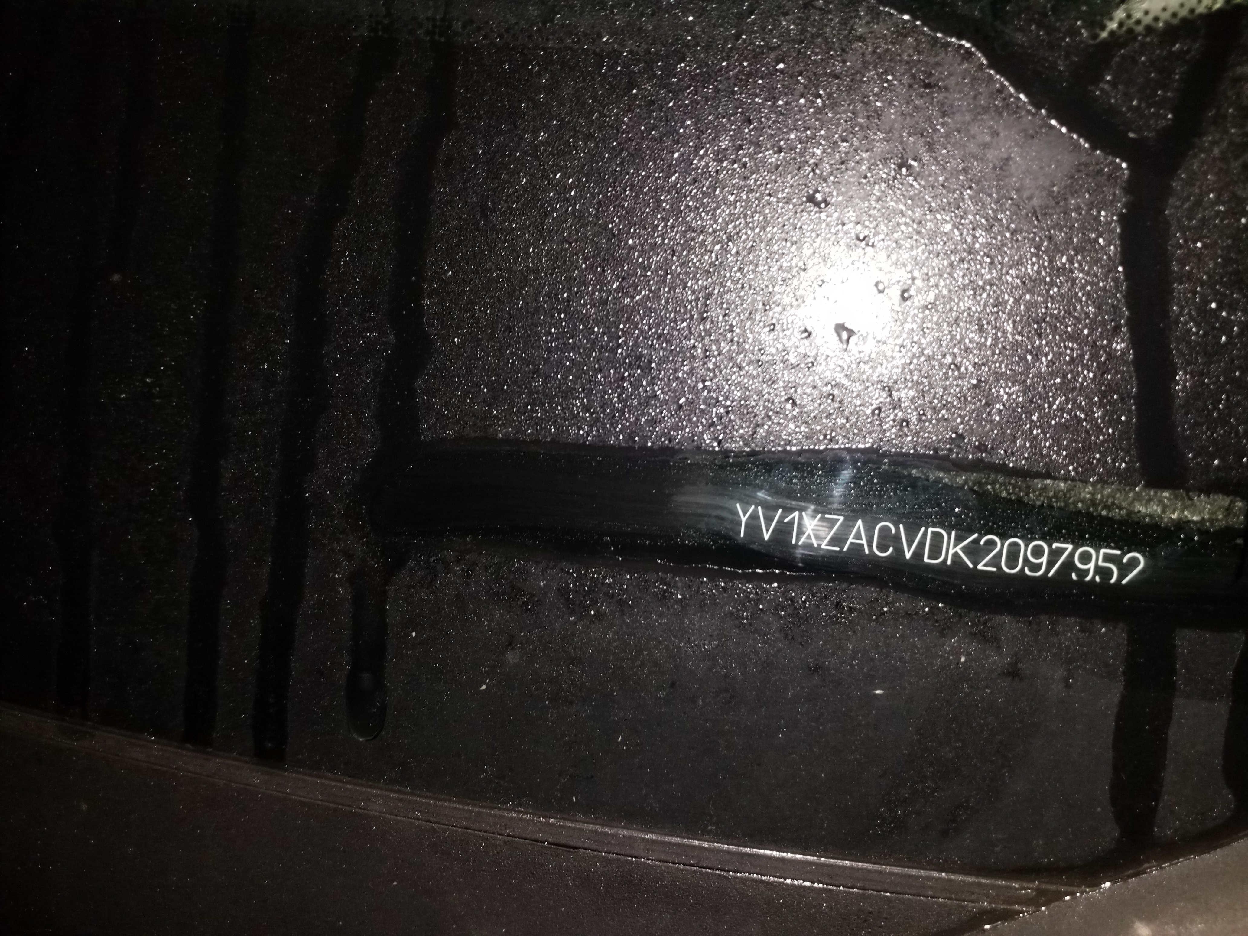 Naudotas VOLVO XC40 Priekinio stiklo statrmsčio juosta išorinė 31448940