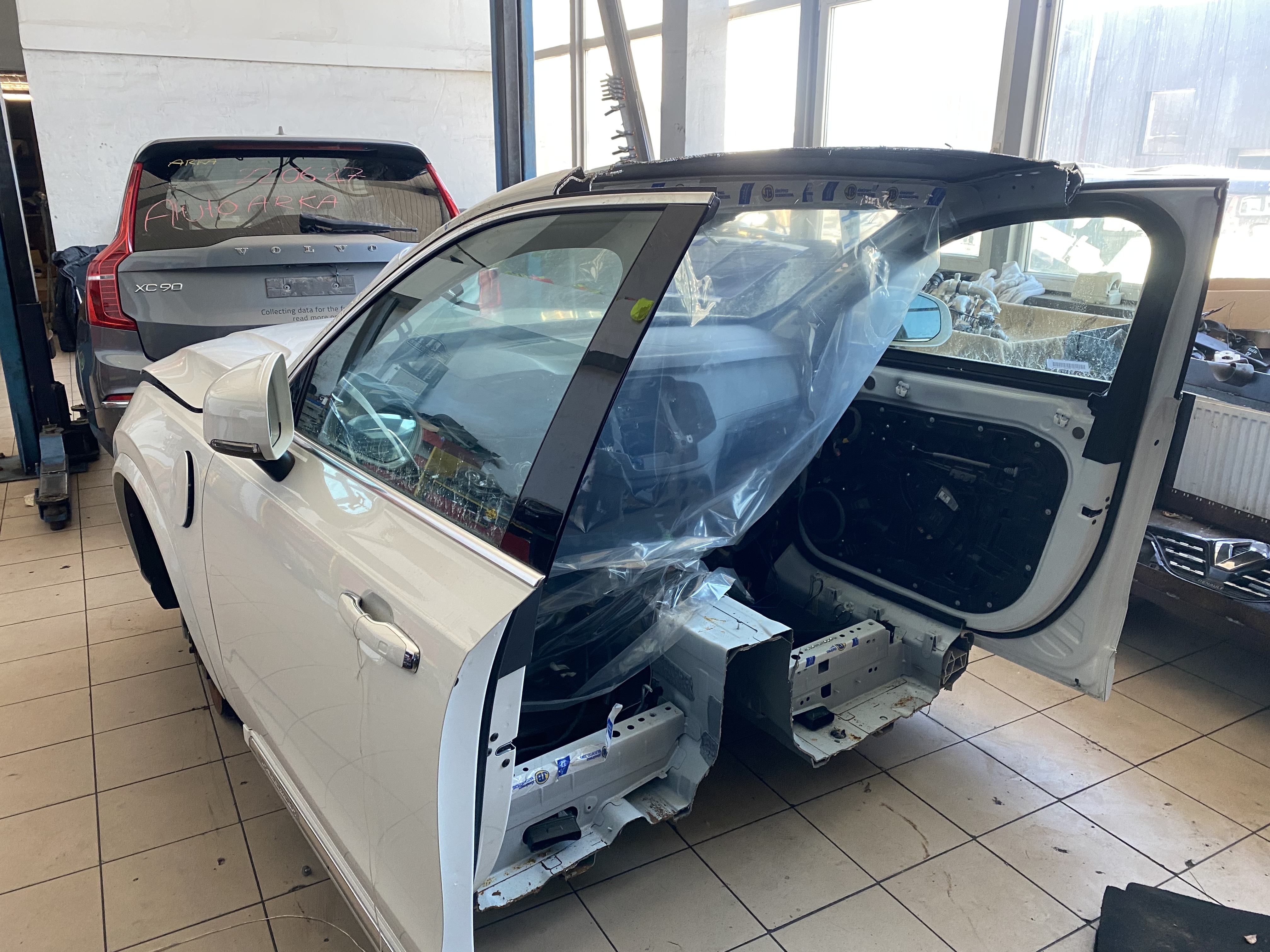 Used VOLVO XC90 Side mirror and its details 31385652